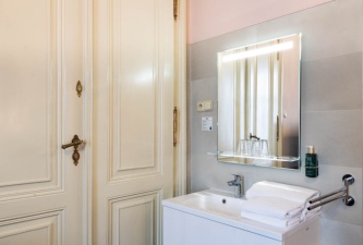 Vila-Lanna-2025-LQ-63